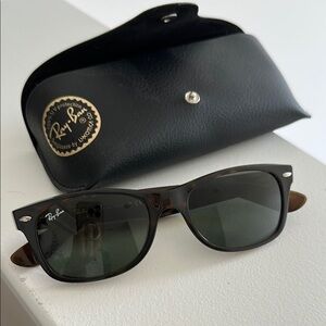 Ray-Ban New Wayfarer Classic Sunglasses with Case